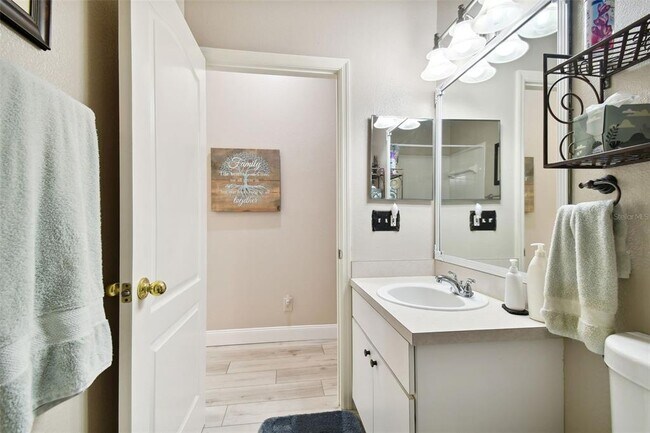 Building Photo - 1687 Starling Dr