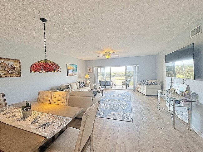 Building Photo - 1200 Country Club Dr