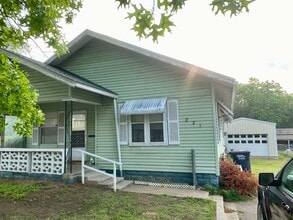 Building Photo - 221 N Pesotum Ave