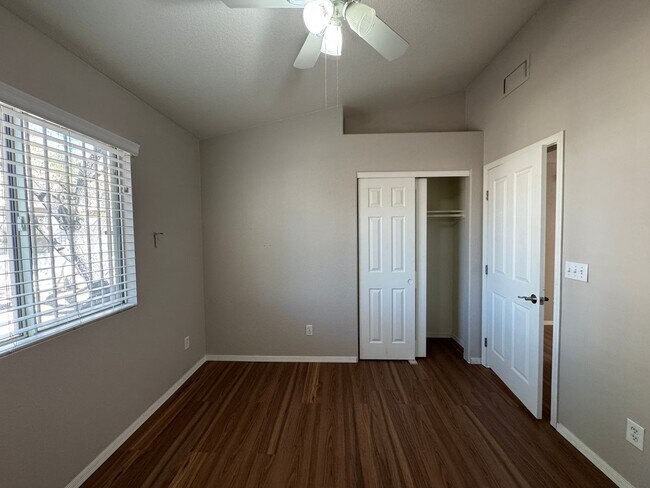 Building Photo - Great 4Bdm 2Ba Home, in a well desired loc...