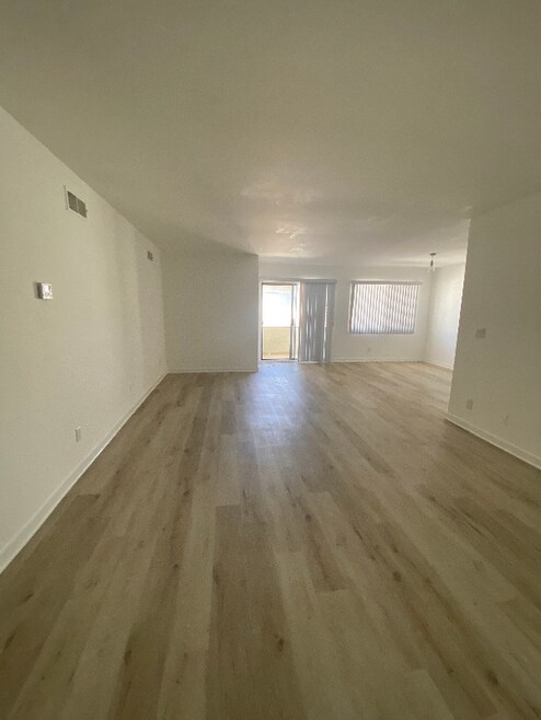 Building Photo - 5335 Yarmouth Ave