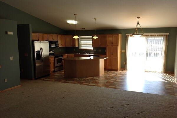 Building Photo - Beautiful 5 bedroom, 3 bathroom Country Home with Barn!