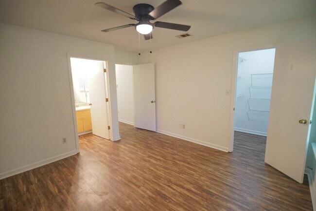 Building Photo - 2418 Ian Dr