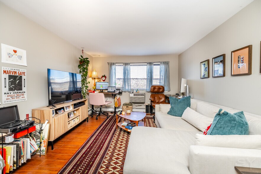 Building Photo - 607 W Wrightwood Ave