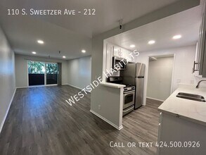 Building Photo - 110 Sweetzer Ave