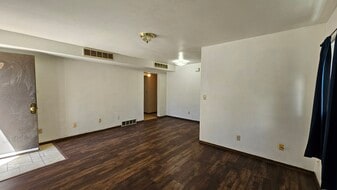 Building Photo - 102 N 9th St
