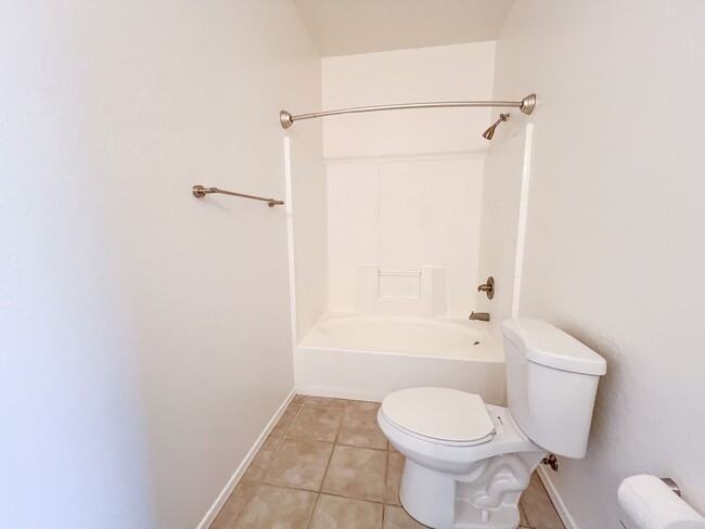 Building Photo - TOWNHOME - COTTONWOOD - HOA Cottonwood Square Commons