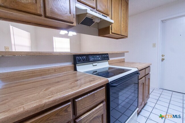Building Photo - 2018 Newton Dr