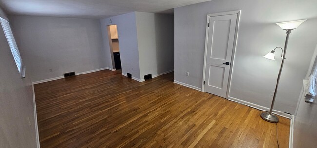 Building Photo - Charming 2 BD in West View