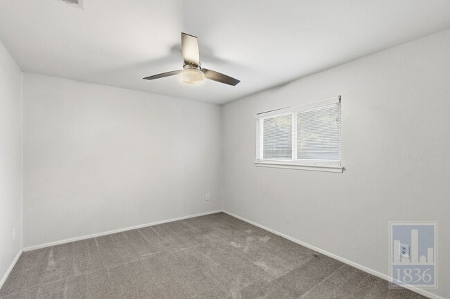 Building Photo - 7508 Elderberry Dr