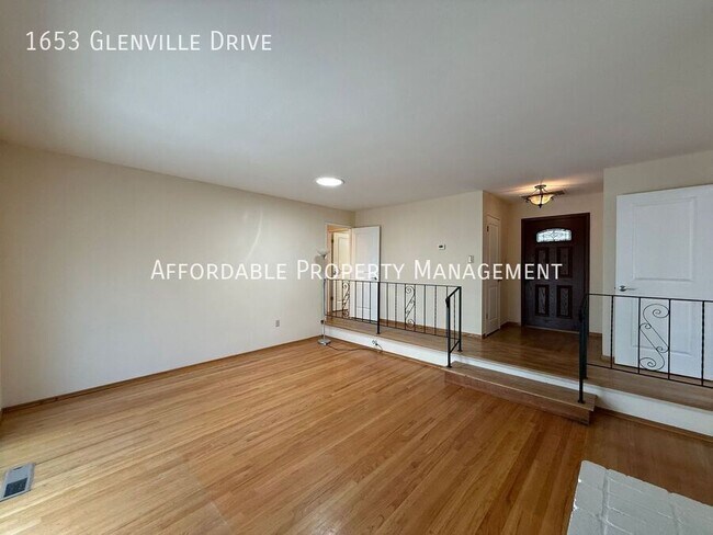Building Photo - 1653 Glenville Dr
