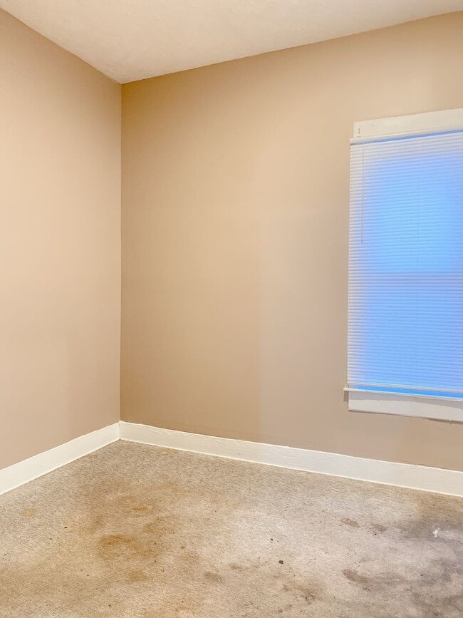 Building Photo - ZIGZAG, LLC:[TRAN][ZIGZAC][KT][CAG] 1942 S 16 ST