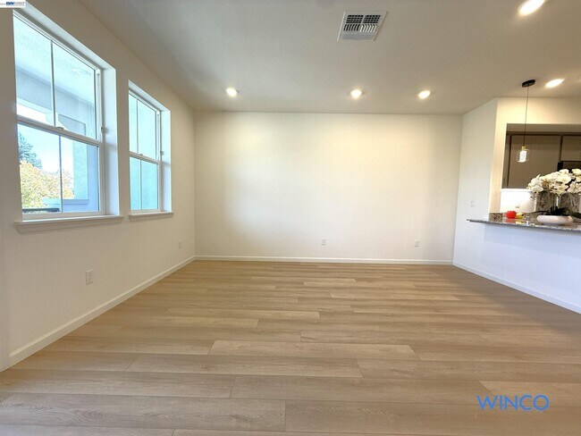 Building Photo - 3810 Norbridge Ave