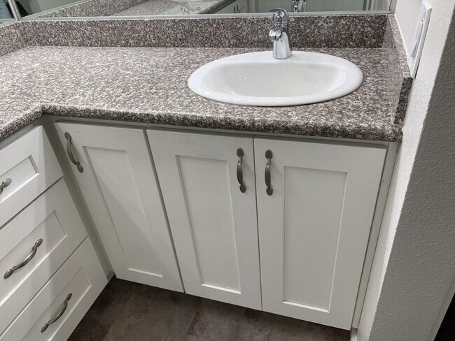 Building Photo - Sabre Springs Top Floor Condo with Carport