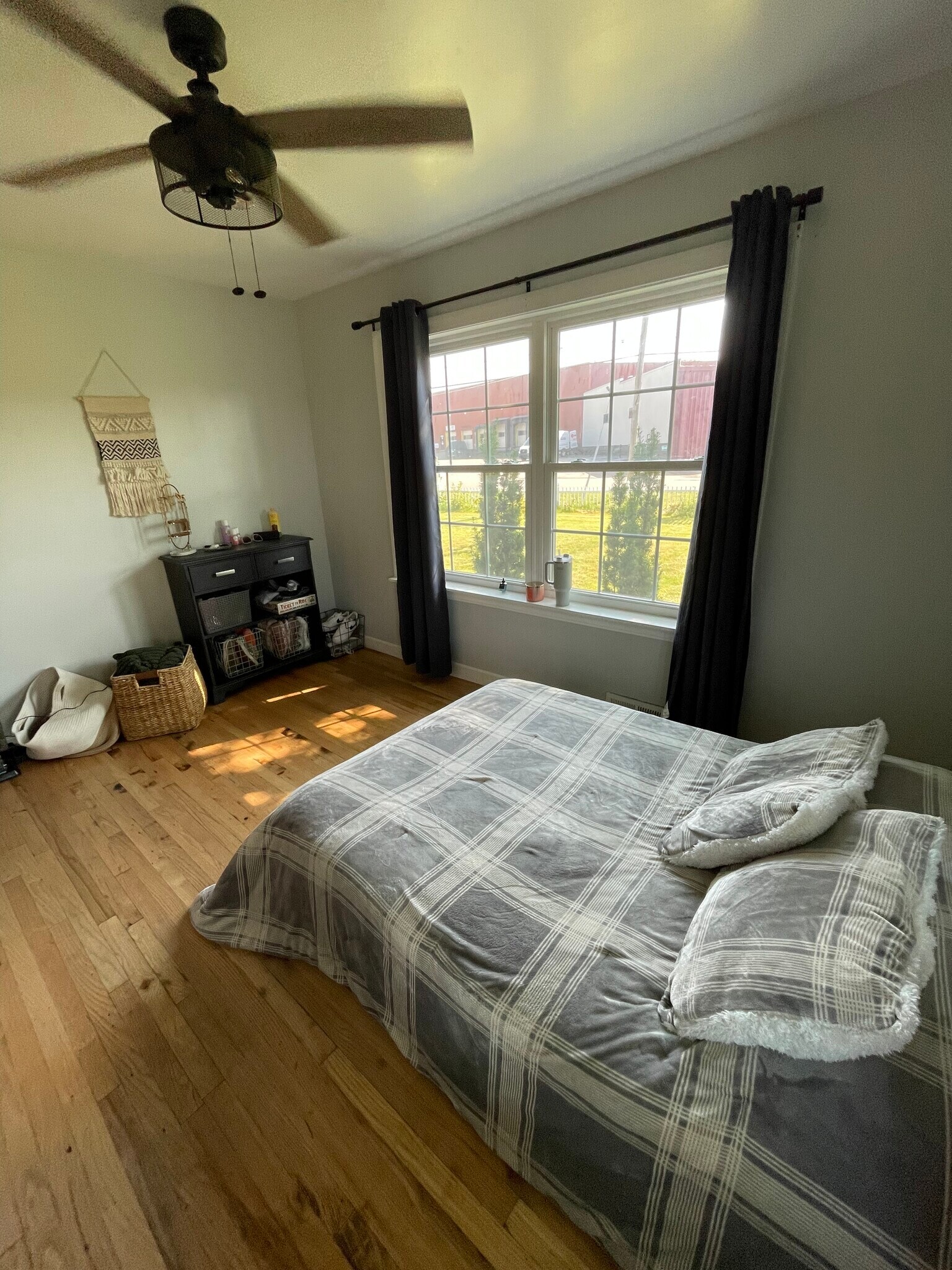 Main Bedroom 1 (Facing Road) - 4148 S Pipestone Rd
