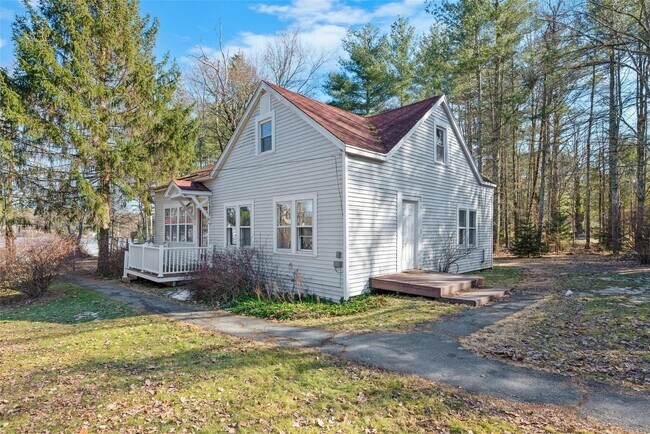 Building Photo - 443 Sackett Lake Rd
