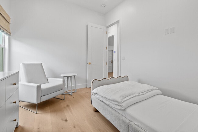 Building Photo - 845 Sunset Rd