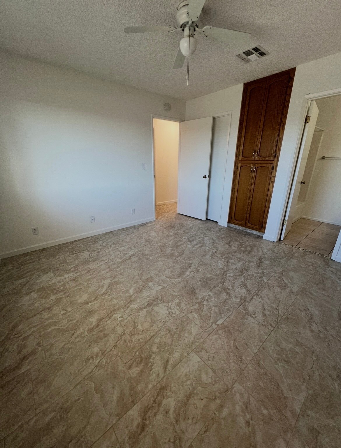 Building Photo - 408 W Felspar Ave