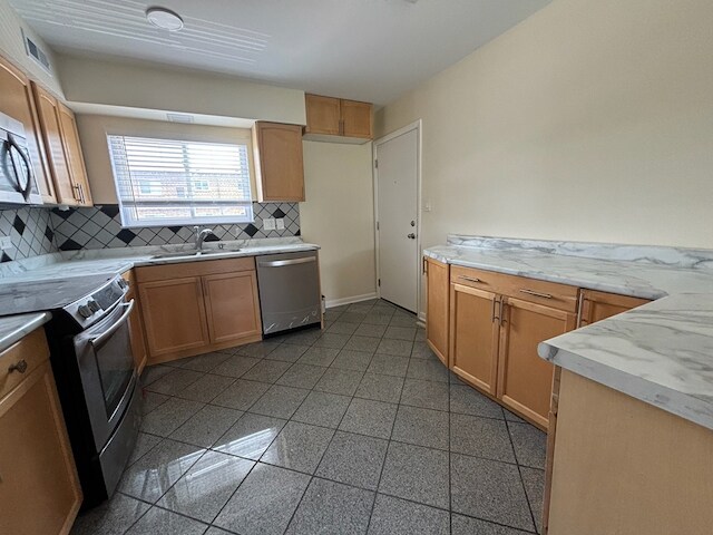 Building Photo - 9449 Bay Colony Dr