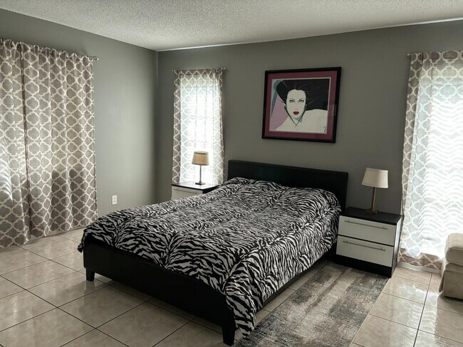 Building Photo - 1120 Boxwood Dr