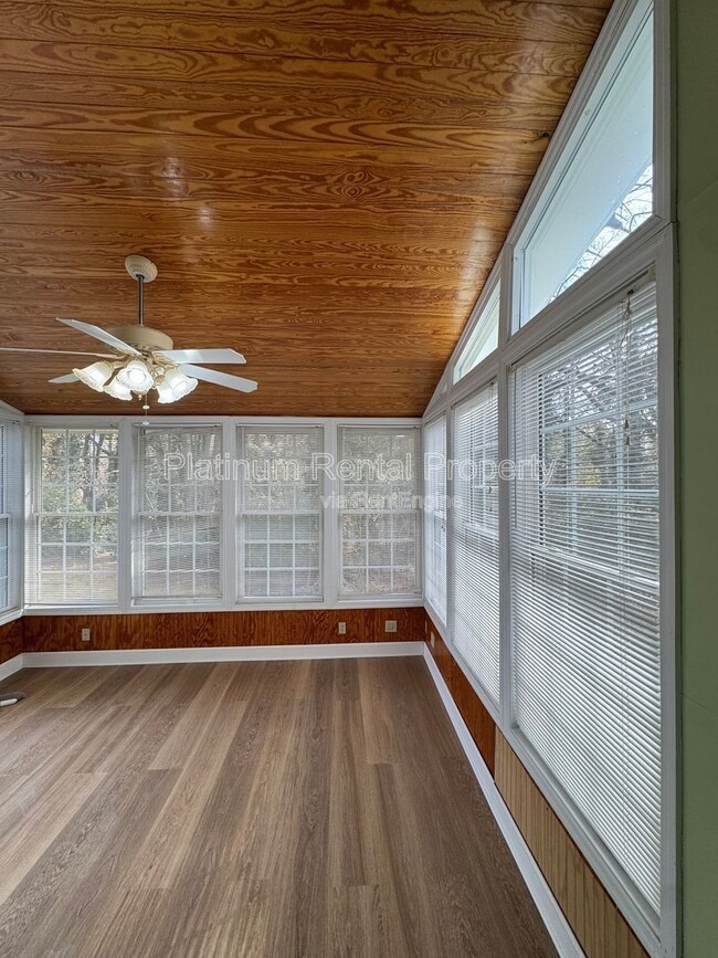 Building Photo - 4007 Shady Cir NW