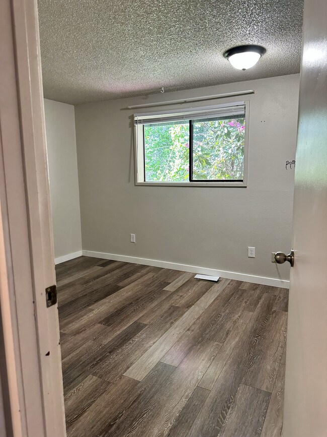 Building Photo - 309/311 Baker St Duplex