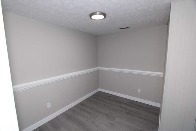 Building Photo - Stunning Remodeled 4 Bed 2 Bath Home