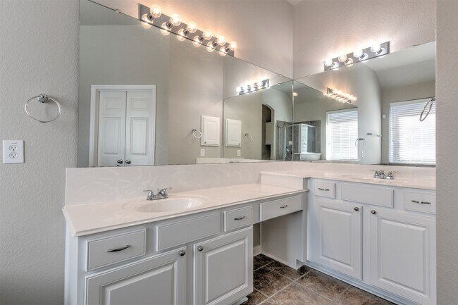 Building Photo - 17106 Tupelo Garden Cir