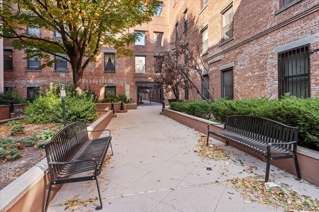 Building Photo - 187 Wayne St