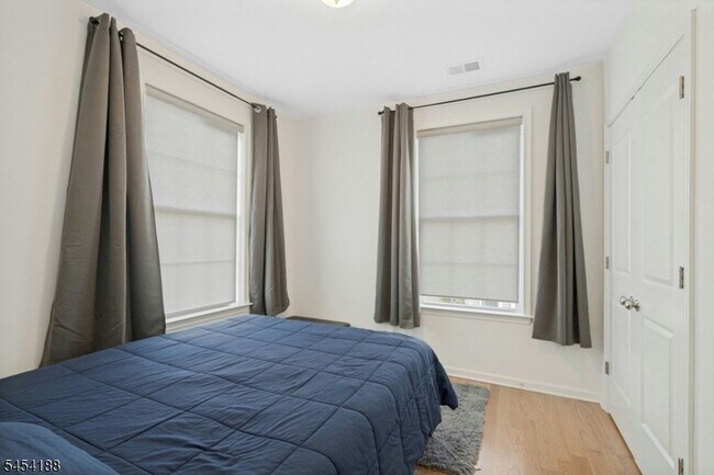 Building Photo - 62 Parkside Ln
