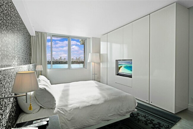 Building Photo - 1100 West Ave