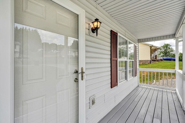Building Photo - 535 Hillview Dr