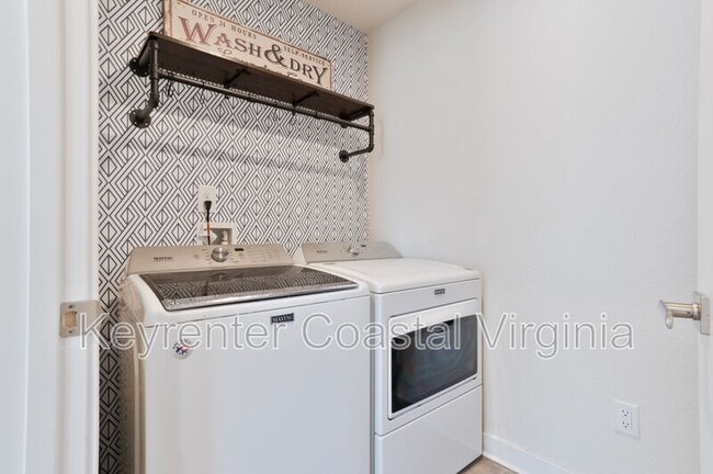 Building Photo - 515 Spring Hill Pl