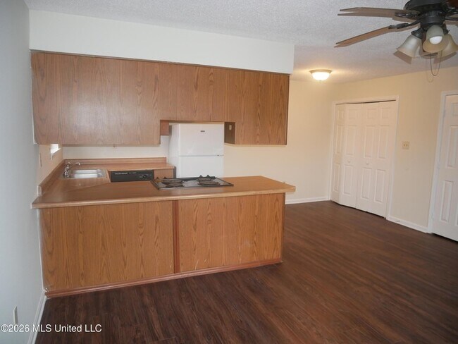 Building Photo - 8061 Martha Ann Ln