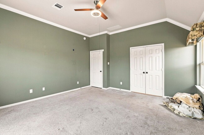 Building Photo - 17915 Creek Bluff Ln