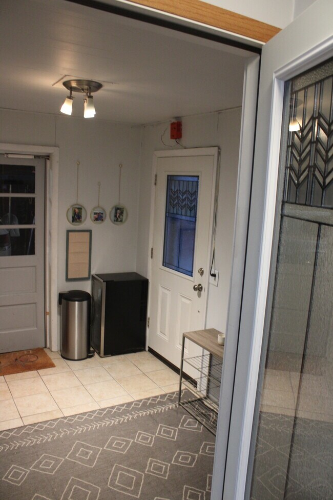 Building Photo - 5039 W Clayton Rd