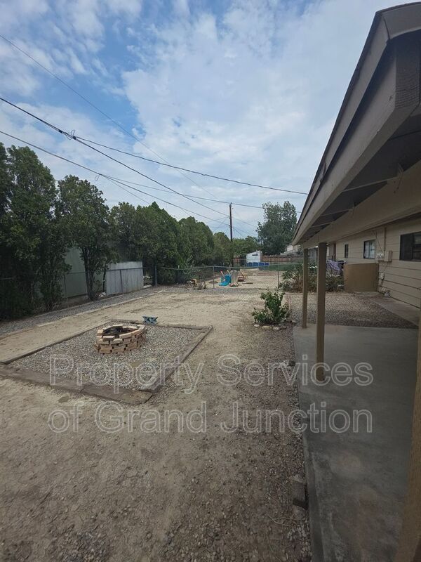 Building Photo - 3238-D 1/4 D 1/4 Rd