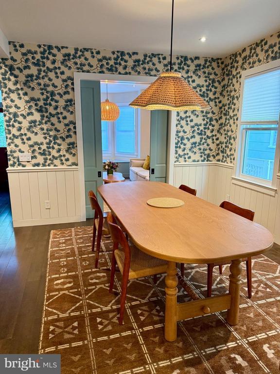 Building Photo - 28 Bank St