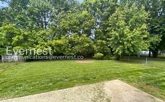 Building Photo - 2913 Chatsworth Way