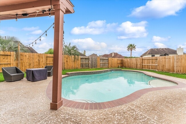 Building Photo - 4318 Raintree Ct