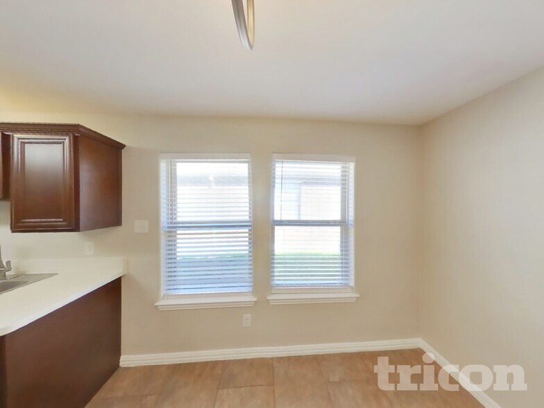 Building Photo - 8617 Silverbell Ln