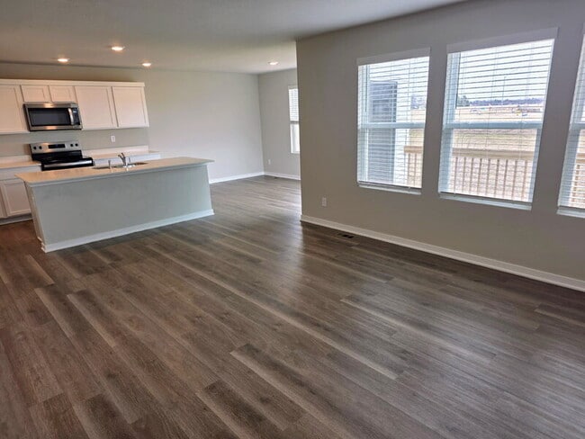 Building Photo - 655 NW Williamsburg Ln