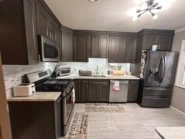 Building Photo - 42 Townsend Dr