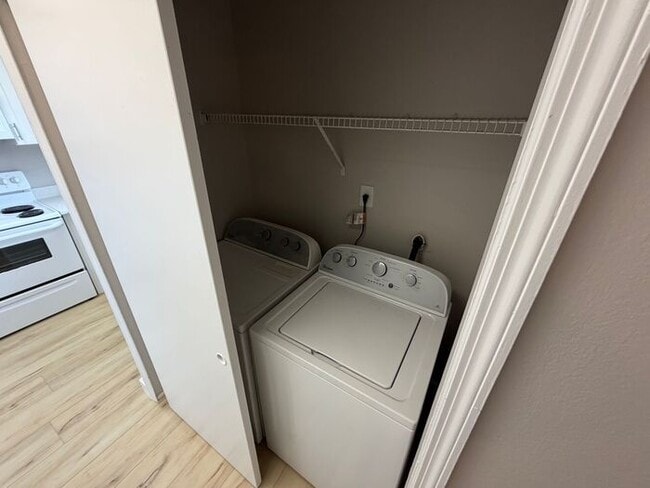 Building Photo - 4160 Pershing Pointe Pl