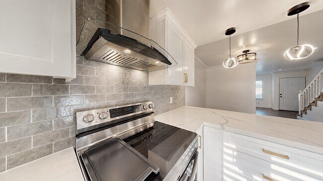 Building Photo - 1501 Racquet Club Dr