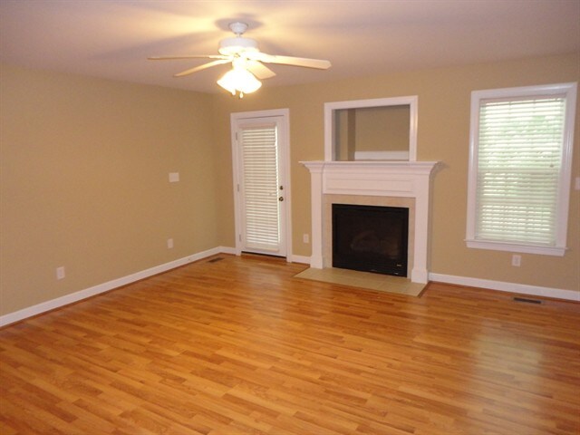 Building Photo - 5810 Colonial Dr
