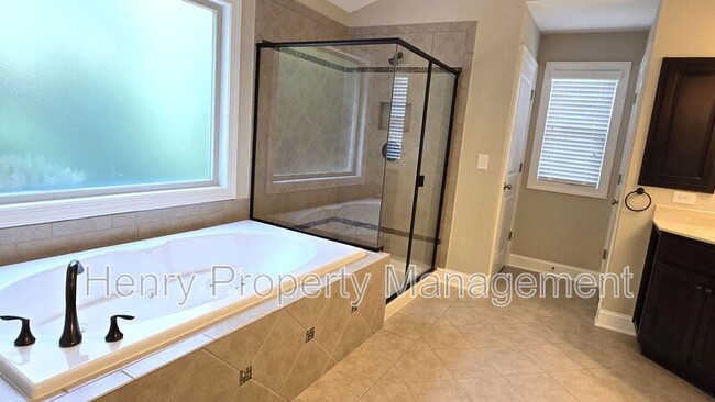 Building Photo - 121 Harvestwood Dr