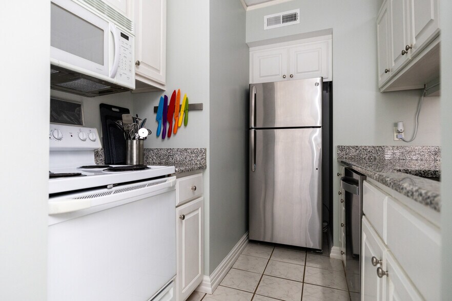 Building Photo - 1700 N Elm St