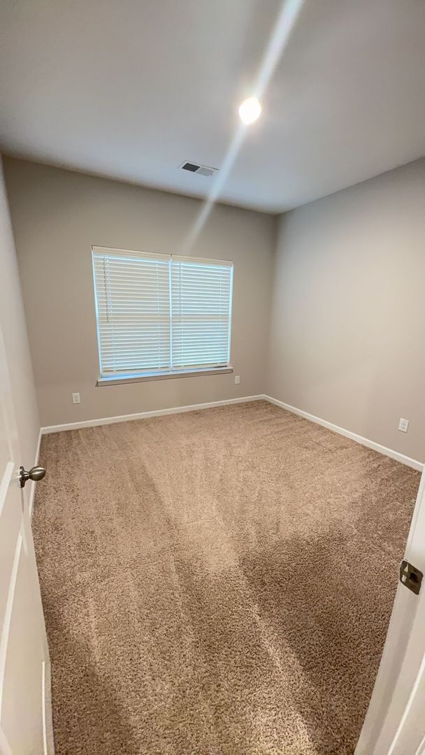 Building Photo - Stunning Spacious 4 bedroom 3 bath home in Oakland