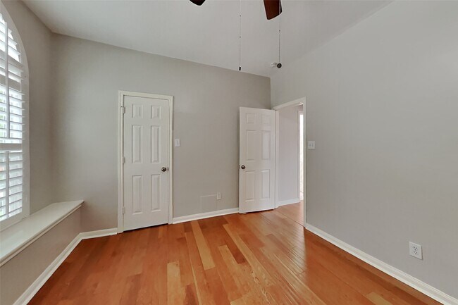 Building Photo - 6731 Auburn Oak Trail